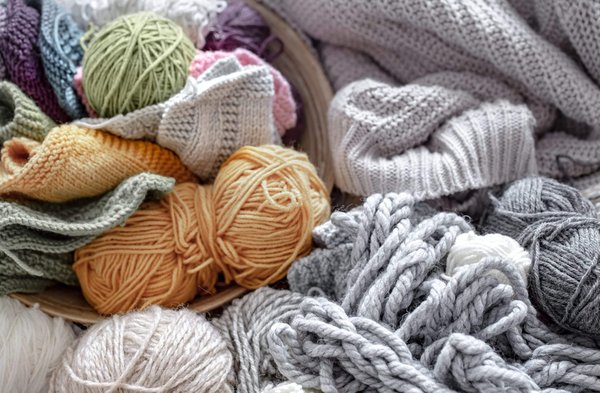 What Are the Most Effective Ways to Wear Pastel Trousers in a Corporate Environment?